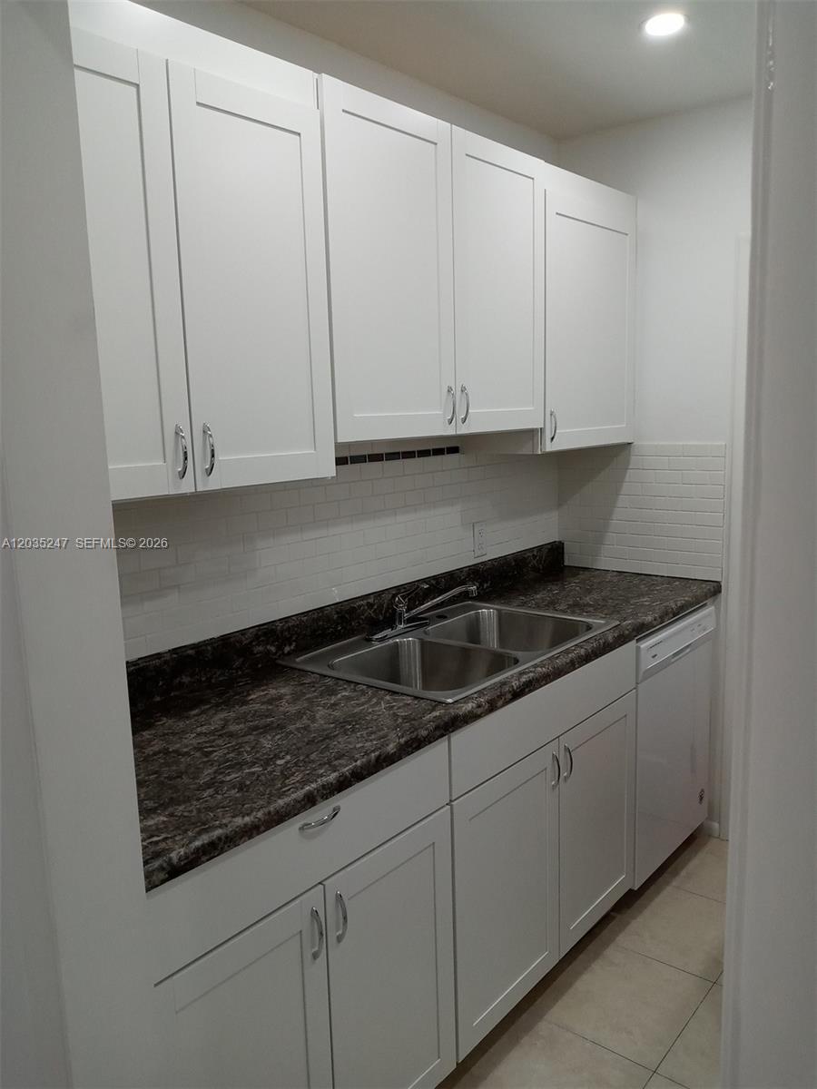 1250 East Sample Road, Unit 303 Pompano Beach, FL 33064 - Photo 5 of 11