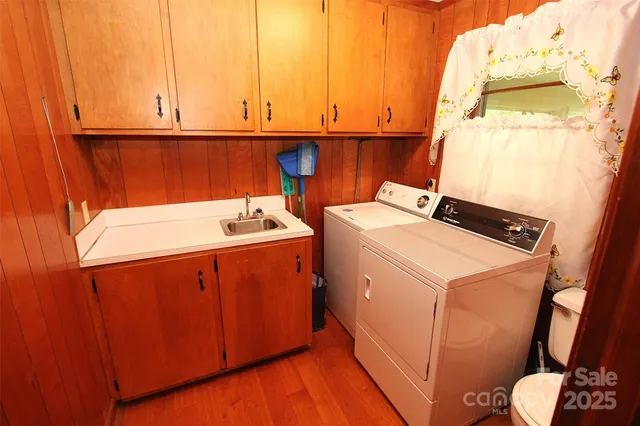 a view of utility room with washer and dryer