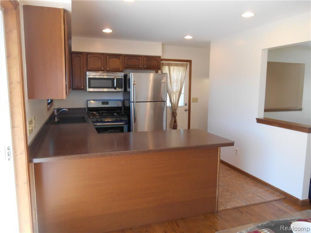 25754 Peter Kaltz Road Warren, MI 48091 - Photo 16 of 68 KITCHEN SHOWING RECESSED LIGHTING