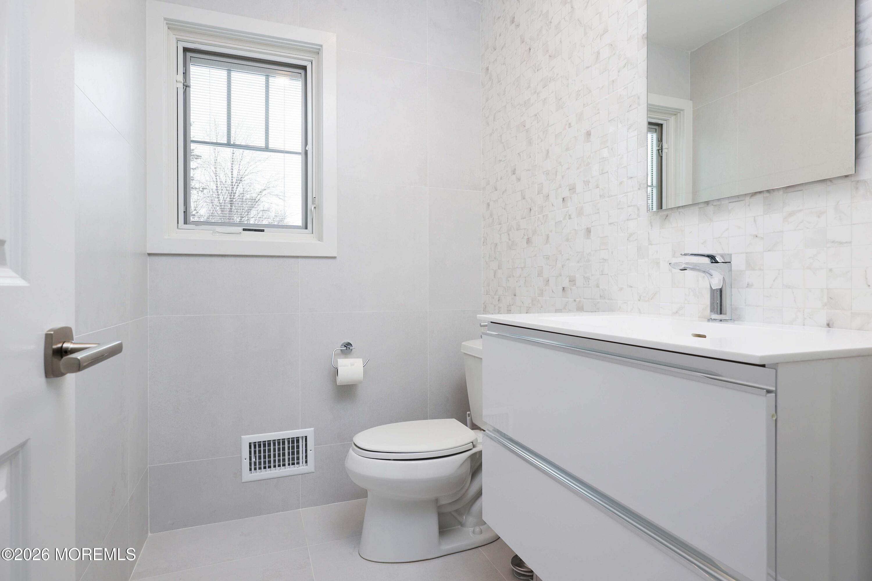 62 Cypress Neck Road Middletown, NJ 07738 - Photo 12 of 49 758A1922