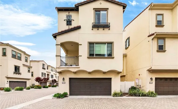$829,000 | 2242 West Anacasa Way, Anaheim, CA 92804