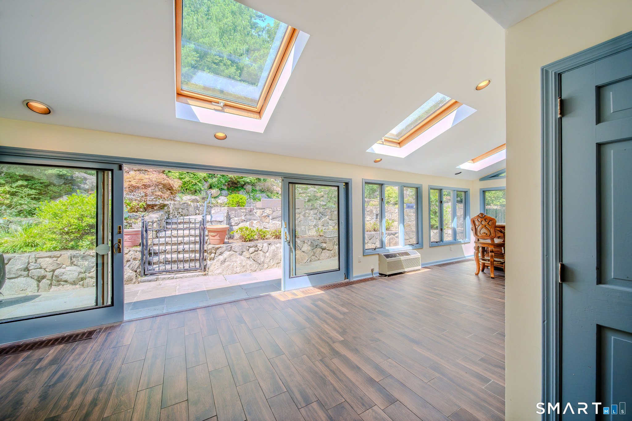 237 Chestnut Hill Road Stamford, CT 06903 - Photo 6 of 30 Gallery Image 6