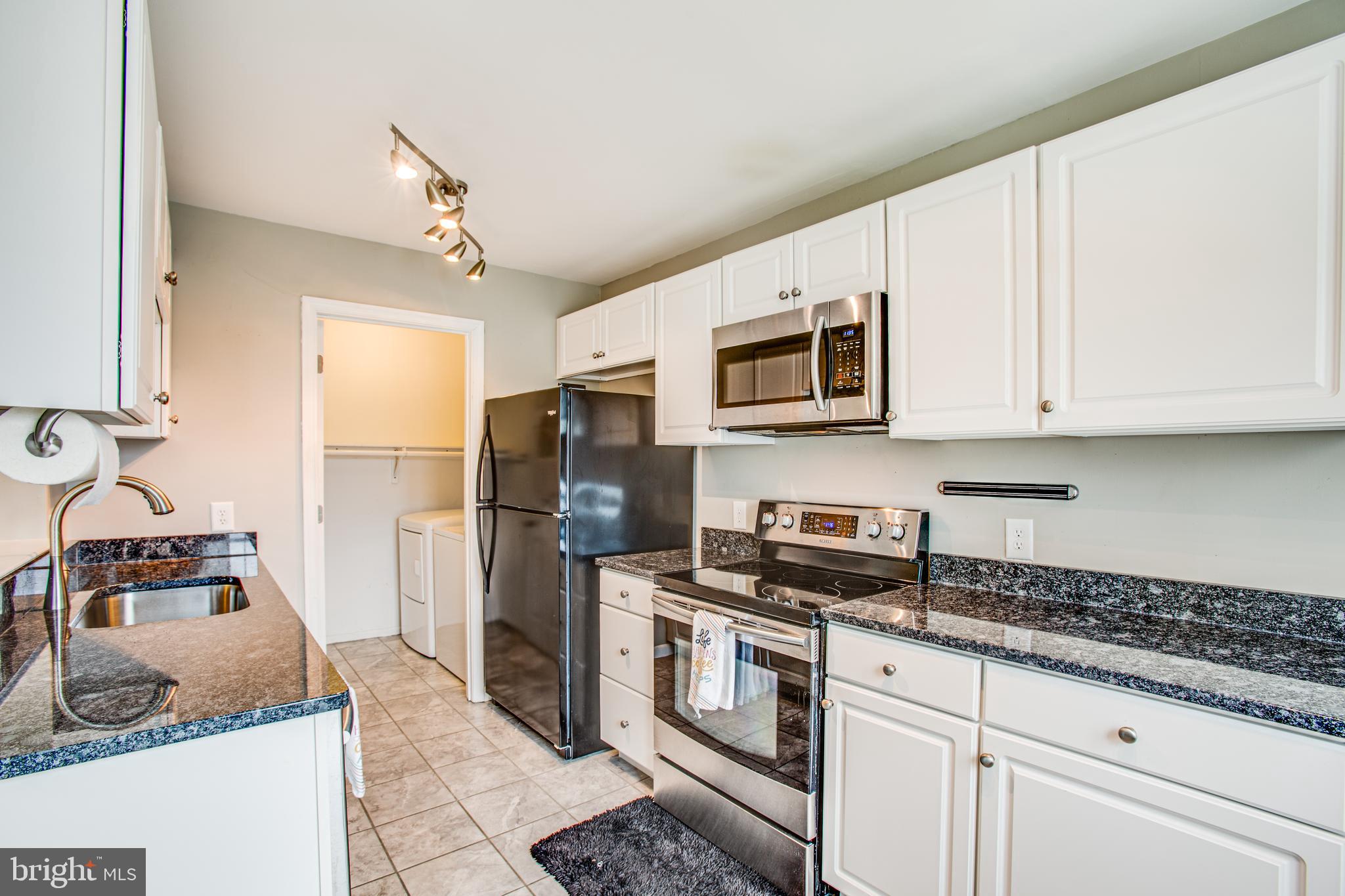 300 Windsor Ridge Court Fredericksburg, VA 22405 - Photo 2 of 35 Granite Countertops and updated lighting!
