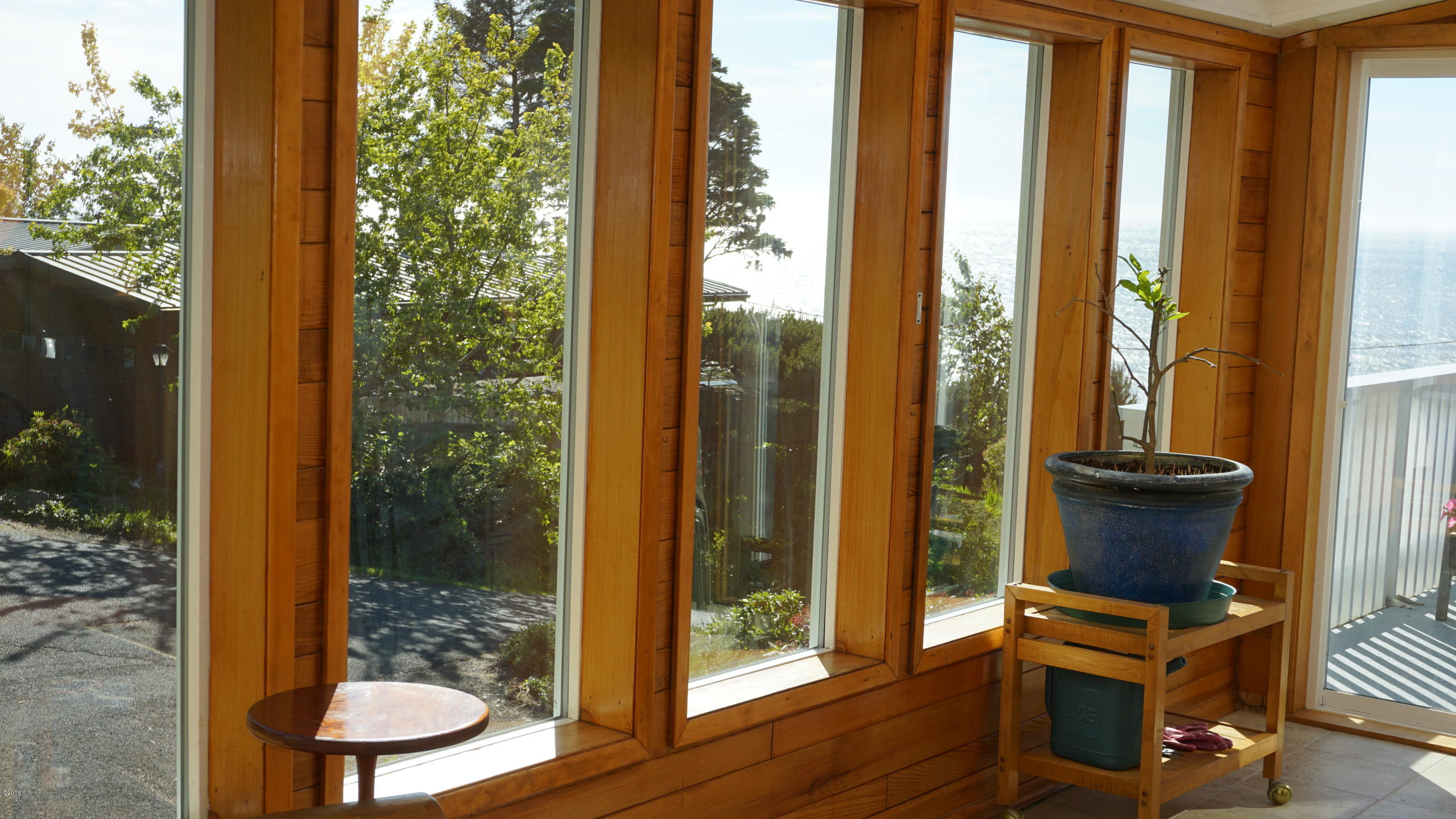80 Reeves Circle Yachats, OR 97498 - Photo 11 of 30 Sunroom