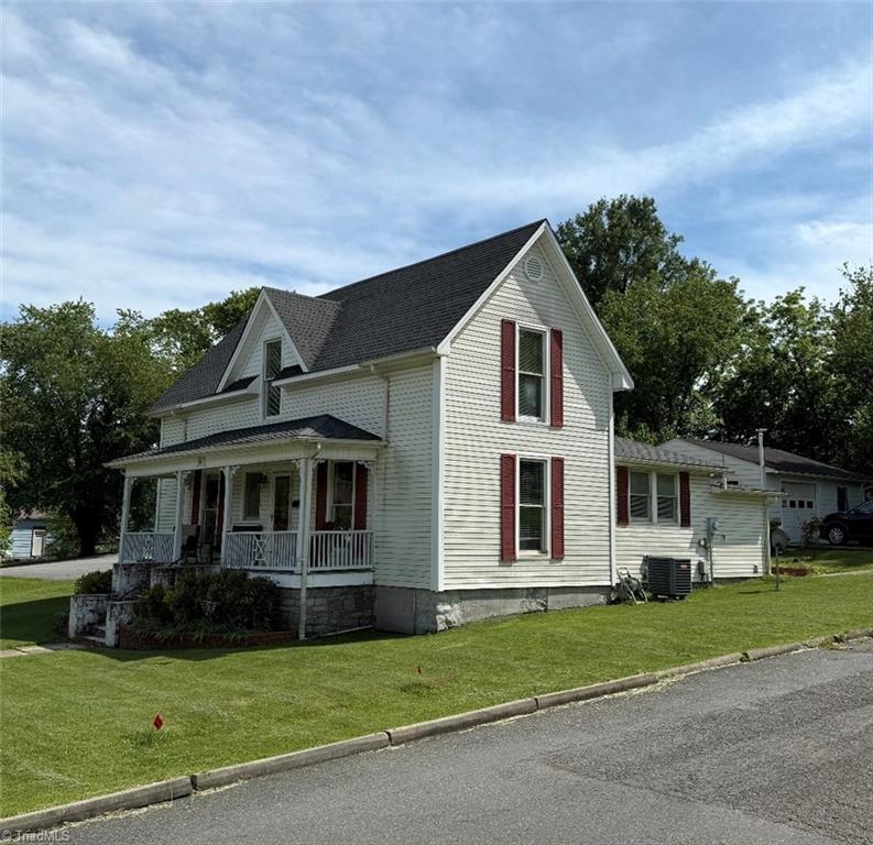 302 Spring Street Mount Airy, NC 27030 - Photo 1 of 17