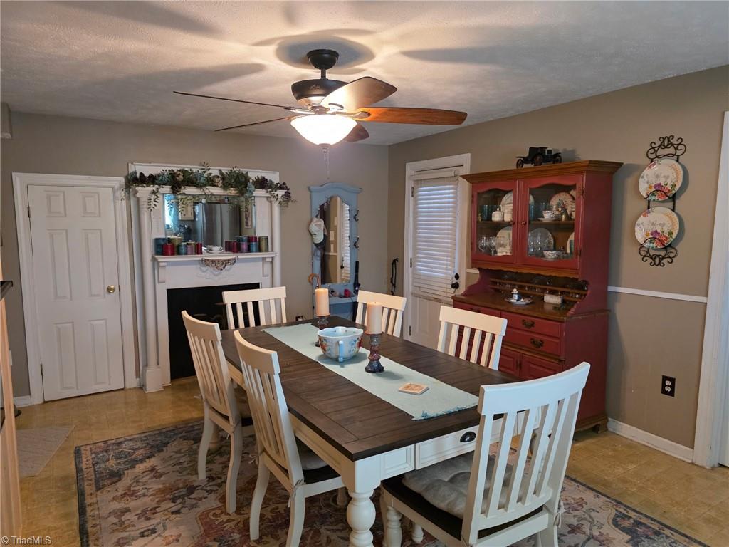302 Spring Street Mount Airy, NC 27030 - Photo 7 of 17 Kitchen