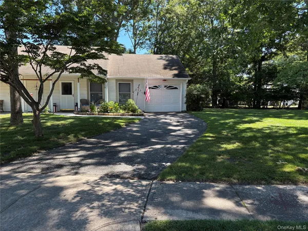 $374,000 | 152 B Laurance Lane, Ridge, NY 11961