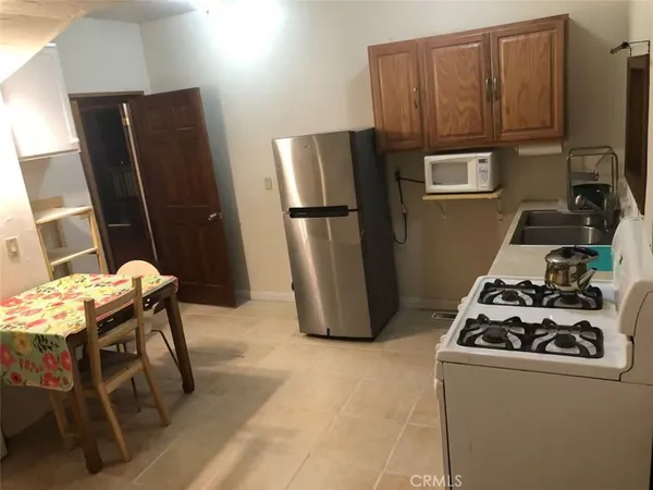 $2,300 | 652 Arbula Drive, Crestline, CA 92325