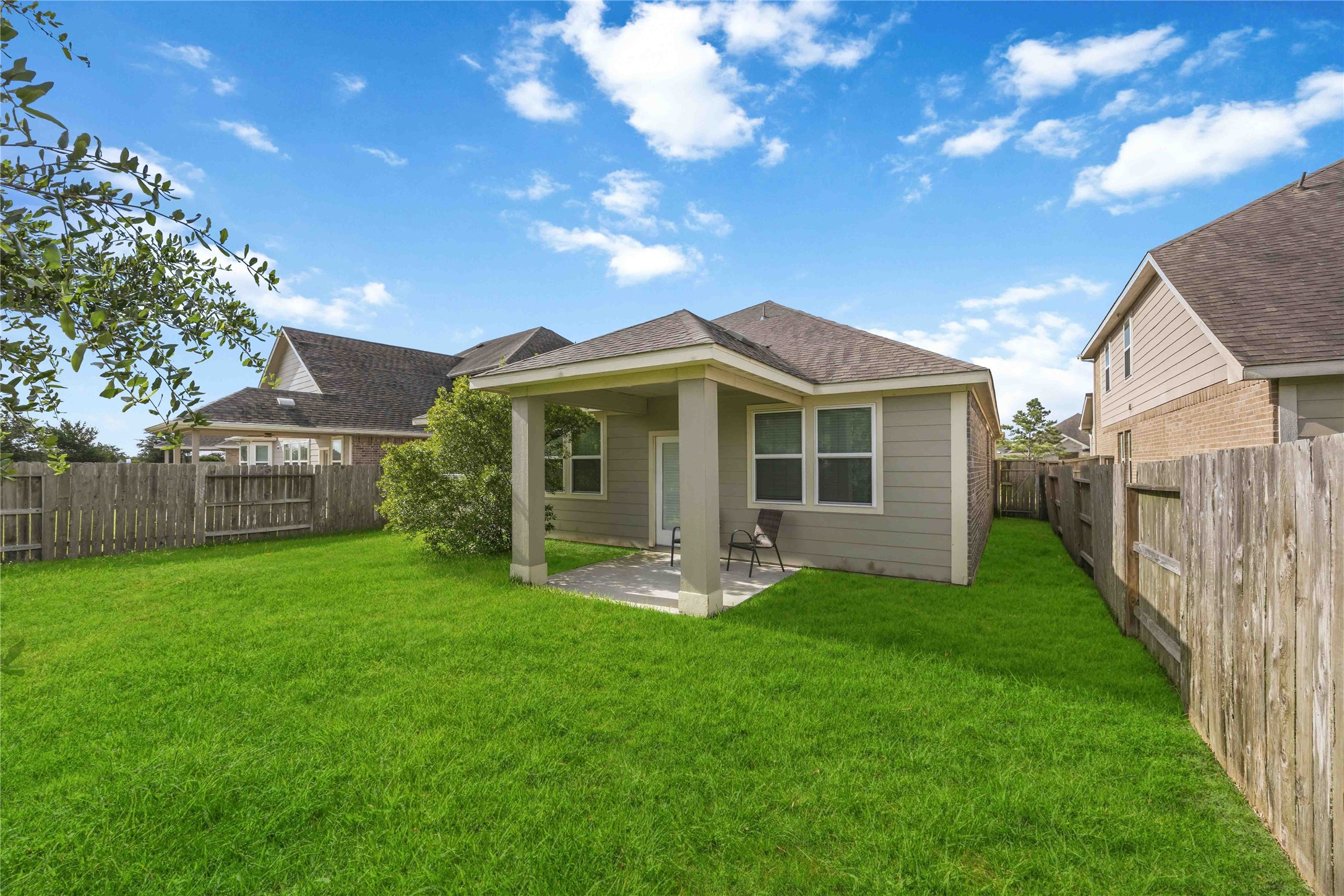 2425 Temple Crag Drive Rosharon, TX 77583 - Photo 28 of 32 Room to relax, play, and entertain