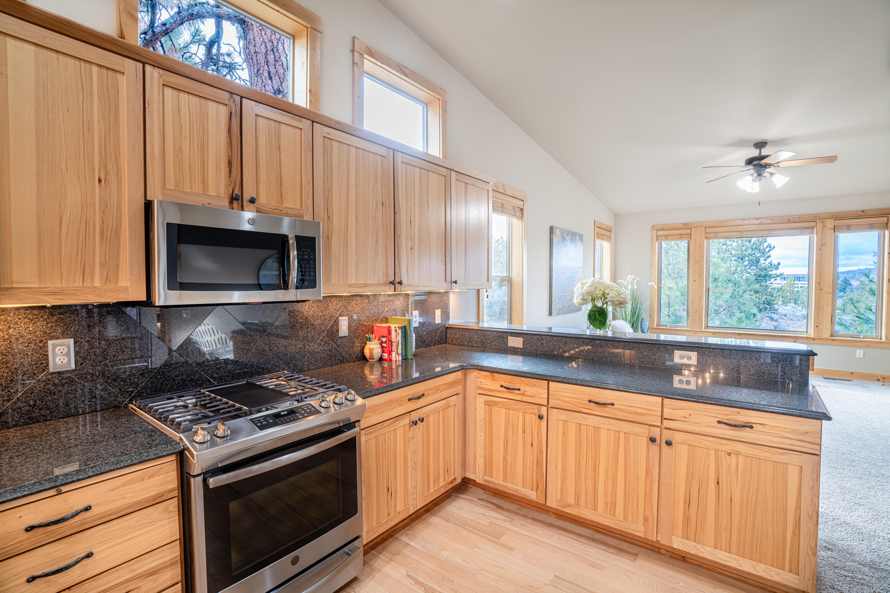 887 Southwest Blakely Road Bend, OR 97702 - Photo 7 of 35 7