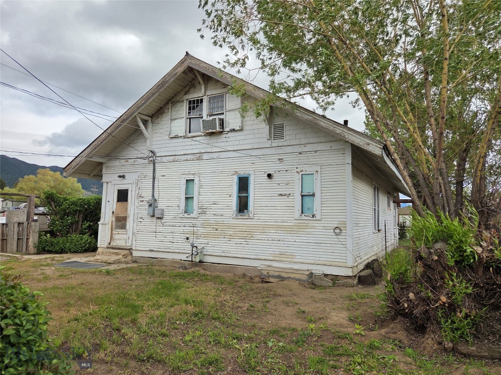 2421 Locust Street Butte, MT 59701 - Photo 3 of 17 Gallery Image 3