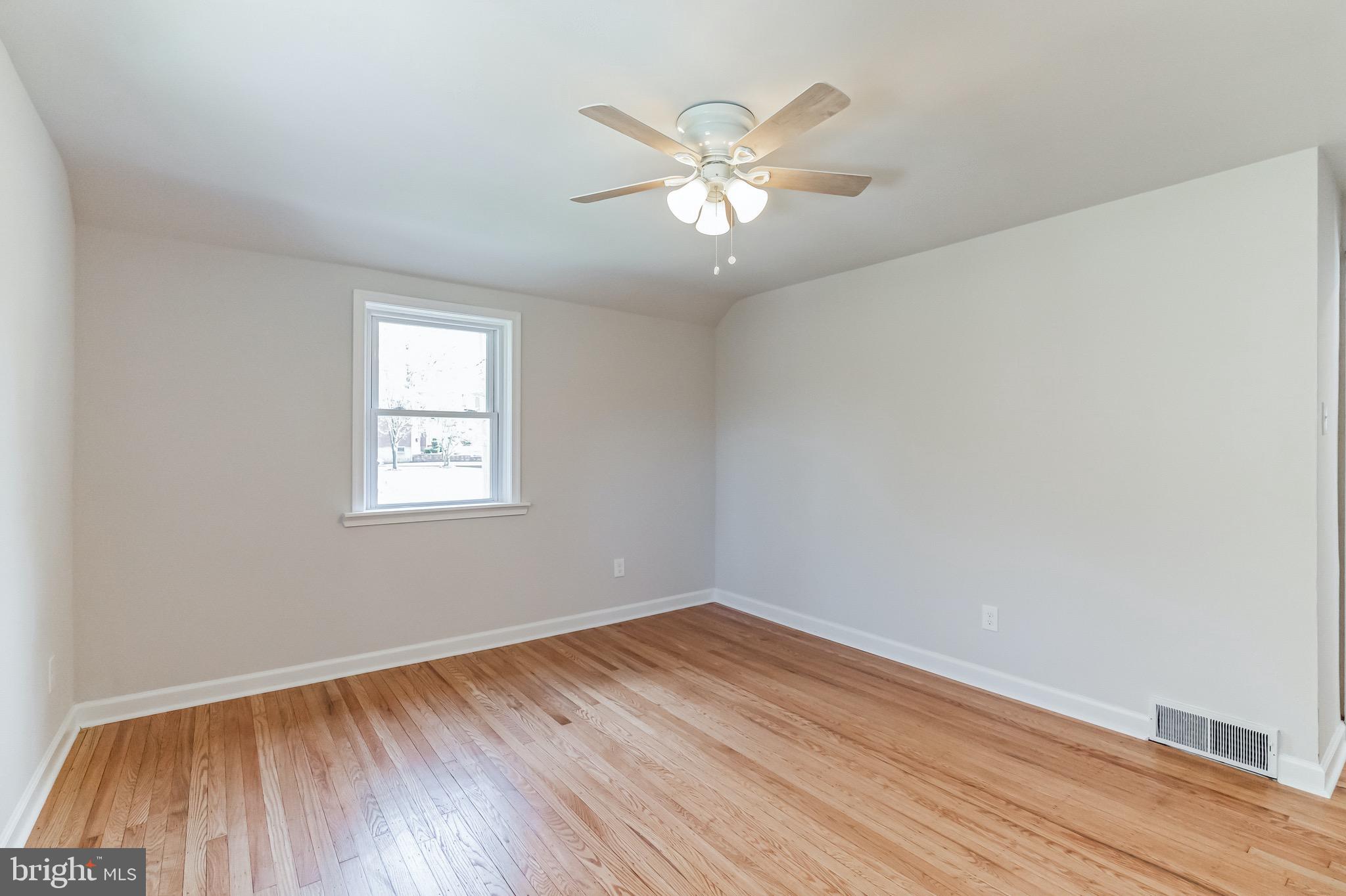 216 Gibbons Road Springfield, PA 19064 - Photo 27 of 39 Master Bedroom