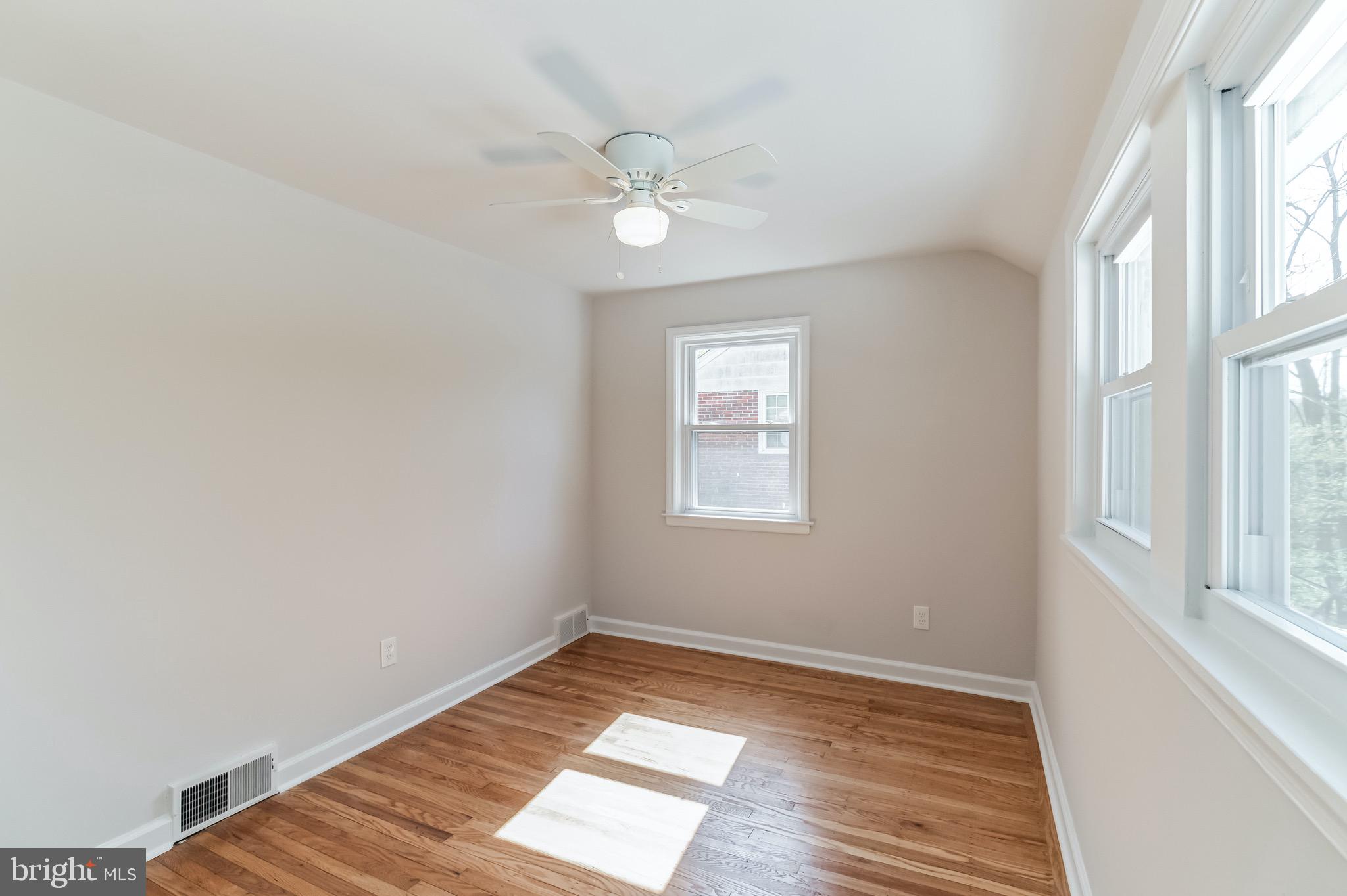 216 Gibbons Road Springfield, PA 19064 - Photo 29 of 39 3rd Bedroom