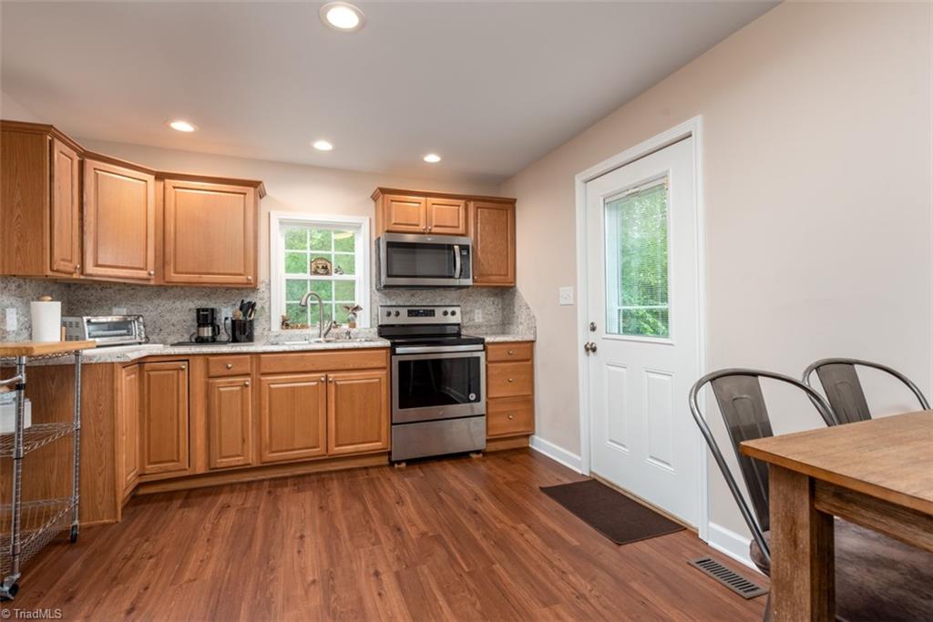 376 Knowles Road Reidsville, NC 27320 - Photo 7 of 25 Gallery Image 7