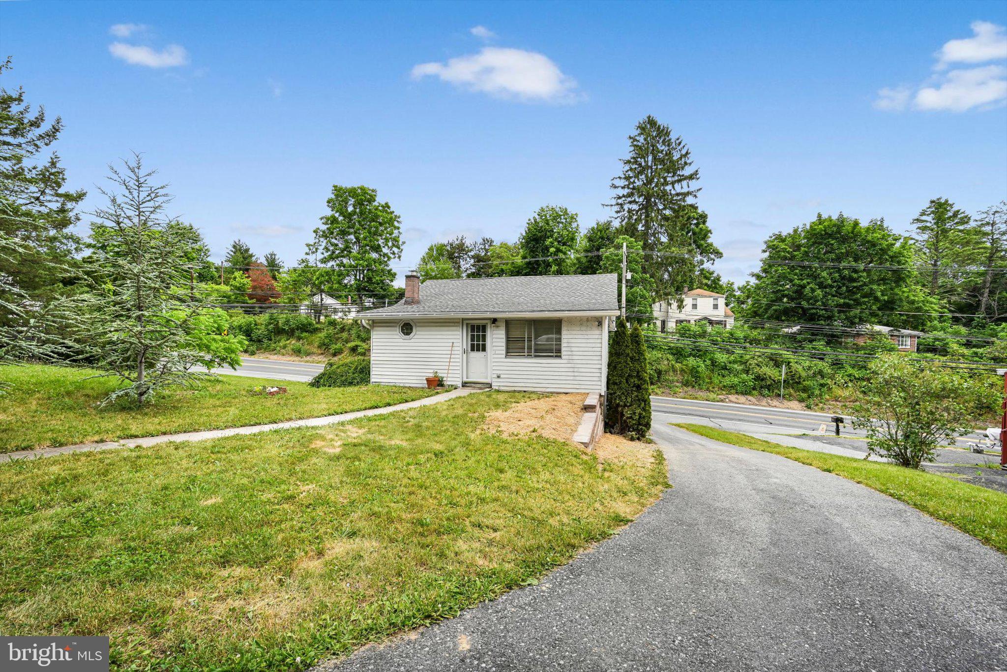 314 Wertzville Road Enola, PA 17025 - Photo 4 of 35