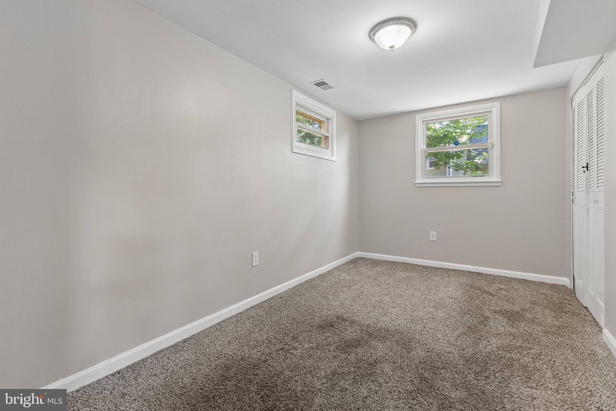 14197 Fullerton Road Woodbridge, VA 22193 - Photo 12 of 23 an empty room with windows