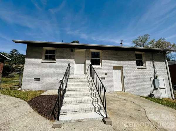 $380,000 | 1423 Chelveston Drive, Charlotte, NC 28208