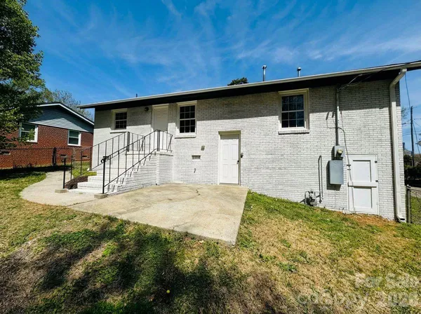 $380,000 | 1423 Chelveston Drive, Charlotte, NC 28208