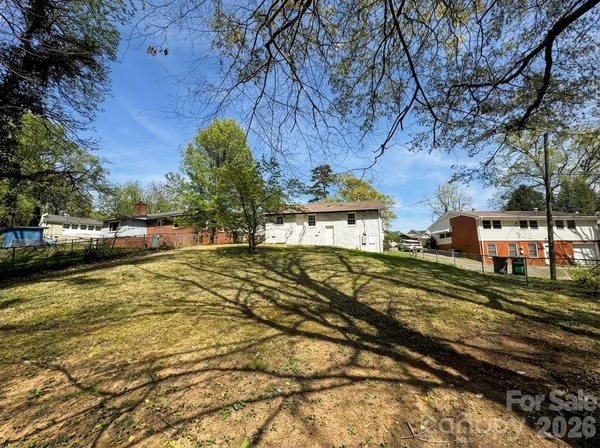 $380,000 | 1423 Chelveston Drive, Charlotte, NC 28208