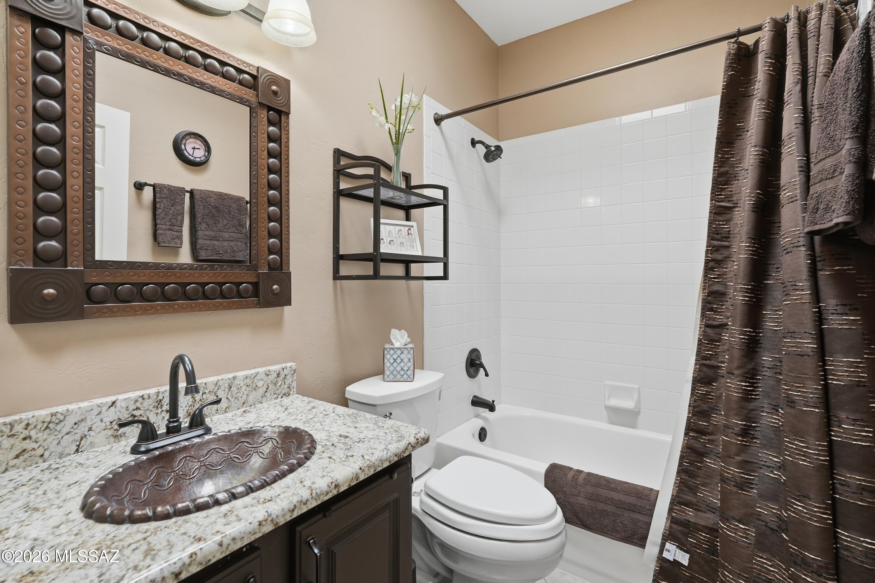 1632 North Rio Mayo Green Valley, AZ 85614 - Photo 22 of 26 Hall Bath