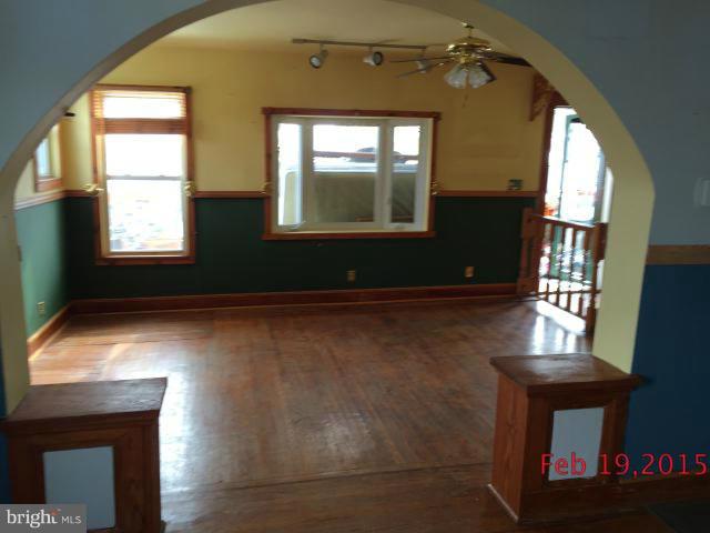 6918 Ridgeway Road Baltimore, MD 21222 - Photo 3 of 14 Living Room