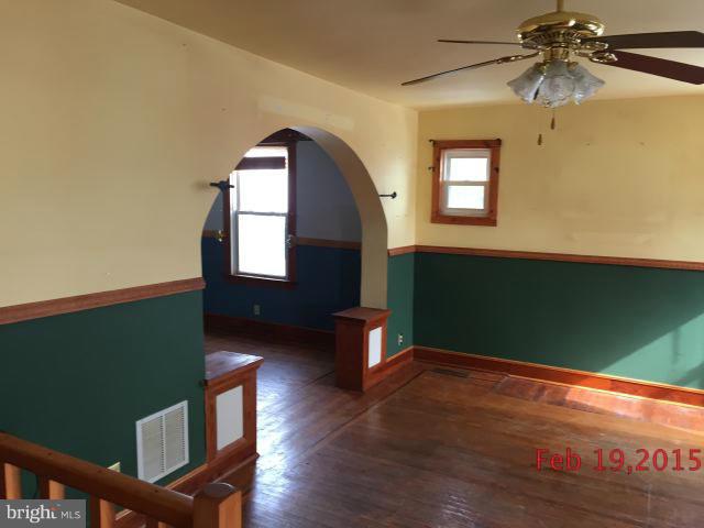 6918 Ridgeway Road Baltimore, MD 21222 - Photo 4 of 14 Living Room