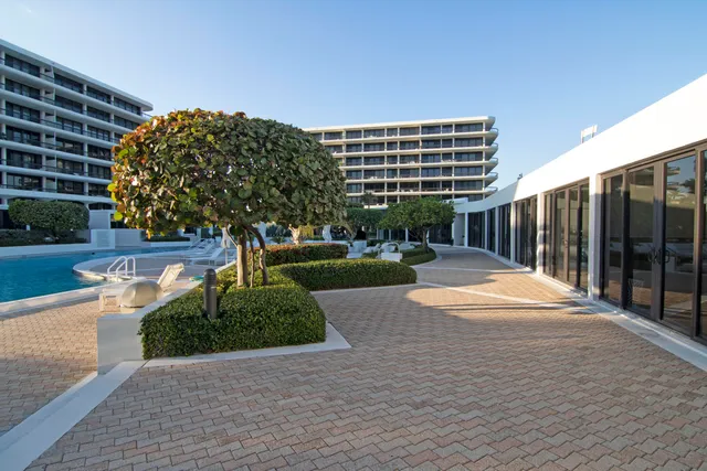 a view of a lake and outdoor space