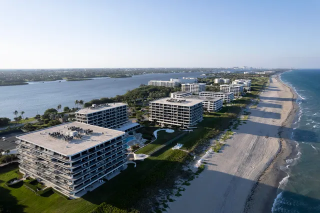 a view of multiple house with outdoor space