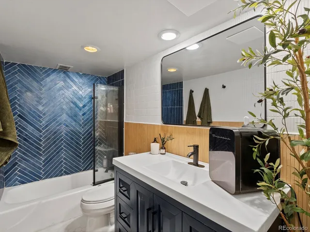 $324,500 | 790 North Washington Street, Unit 206, Denver, CO 80203