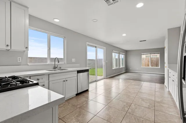 $474,900 | 1566 Maryclair Drive, Olivehurst, CA 95961