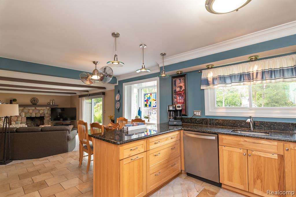 8296 Hampton Road Grosse Ile, MI 48138 - Photo 38 of 72