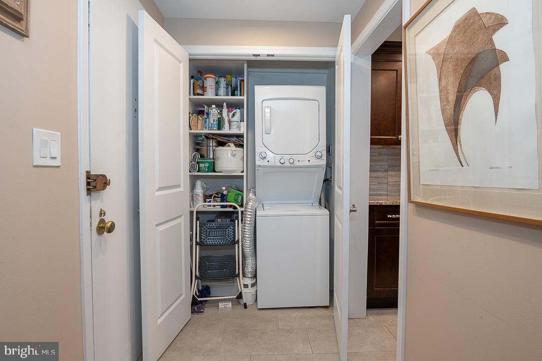 1919 Chestnut Street, Unit 807 Philadelphia, PA 19103 - Photo 15 of 25 a view of walk in closet