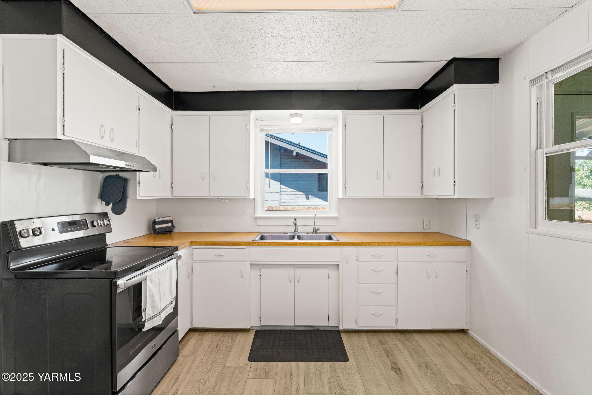 705 South 8th Avenue Yakima, WA 98902 - Photo 11 of 25 a kitchen with a sink a stove and cabinets