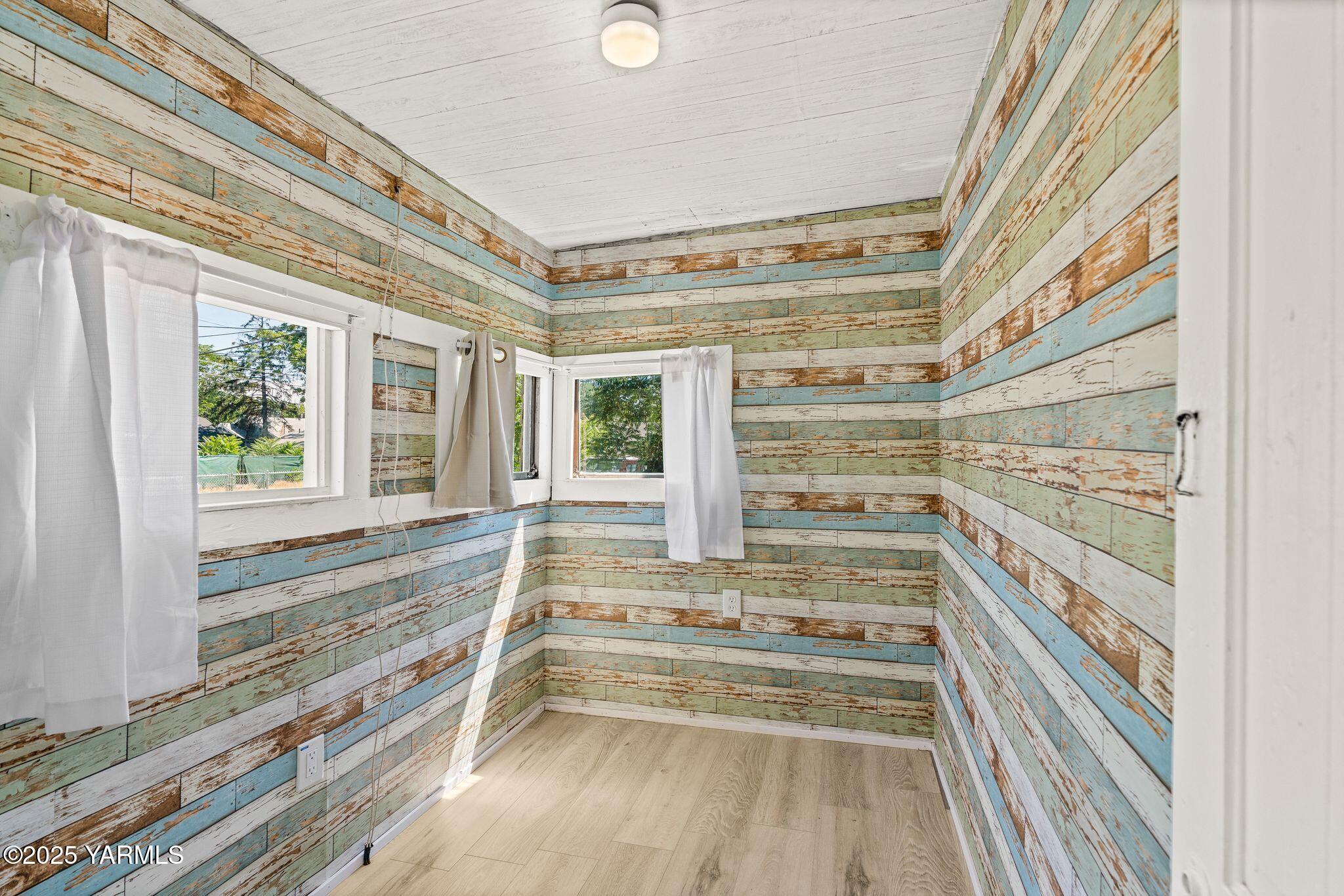 705 South 8th Avenue Yakima, WA 98902 - Photo 15 of 25 a view of small space with wooden floor and staircase