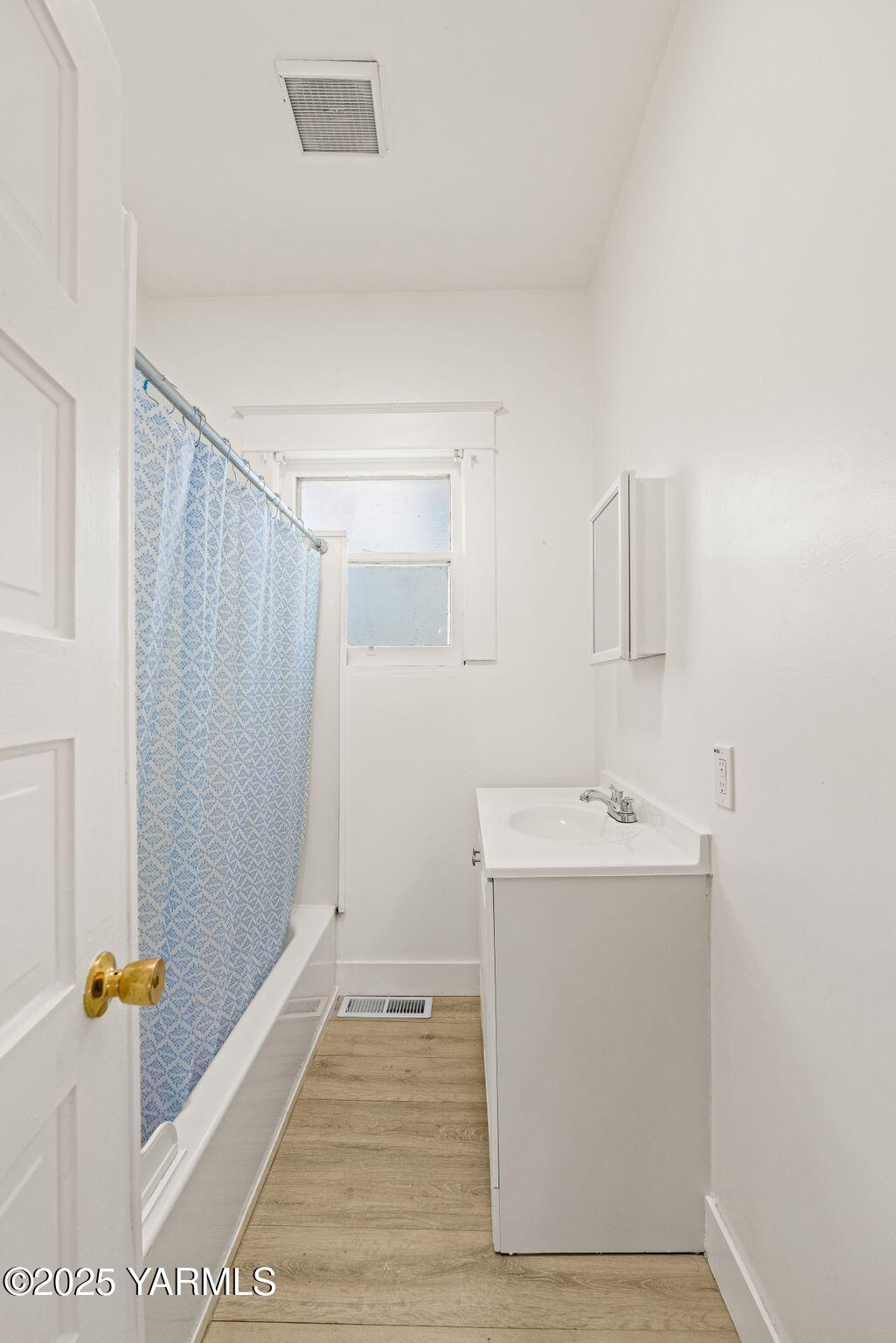 705 South 8th Avenue Yakima, WA 98902 - Photo 17 of 25 a bathroom with a sink toilet and shower