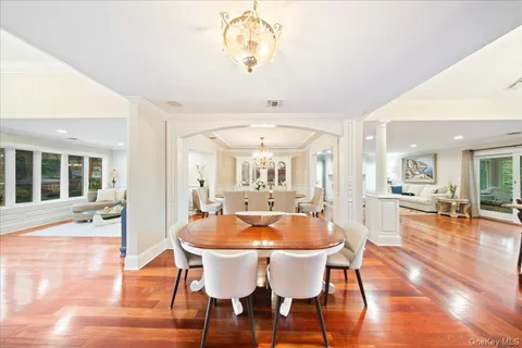 $1,529,900 | 9 Robert Circle, Syosset, NY 11791