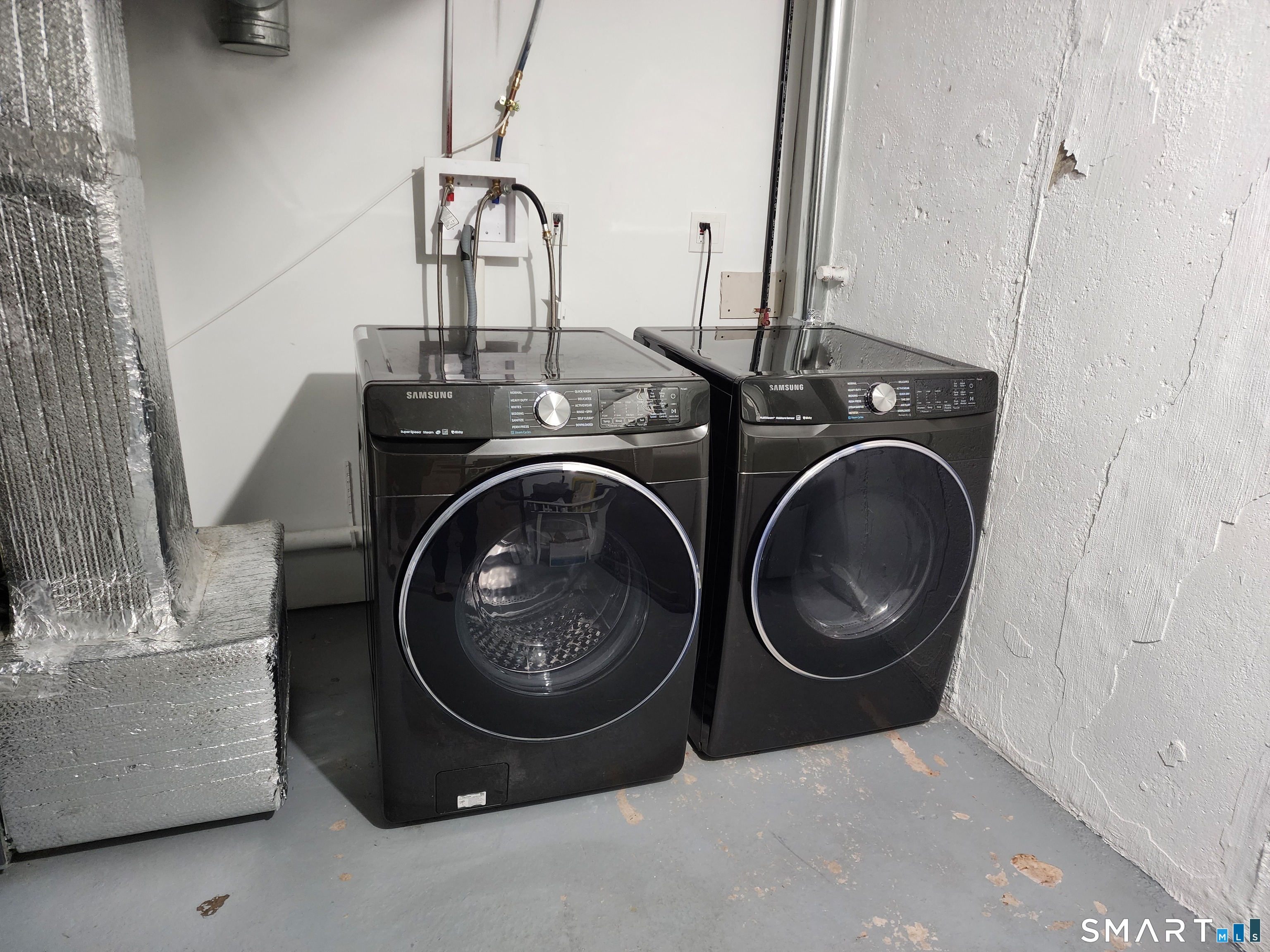 71 Towne House Road, Unit 71 Hamden, CT 06514 - Photo 2 of 32 a view of livingroom with washer and dryer