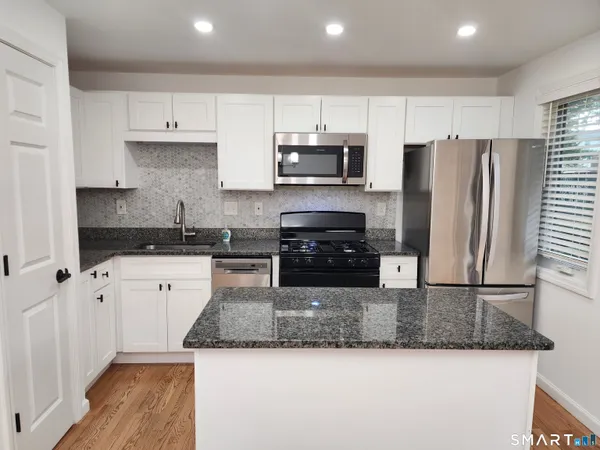 $2,400 | 71 Towne House Road, Unit 71, Hamden, CT 06514