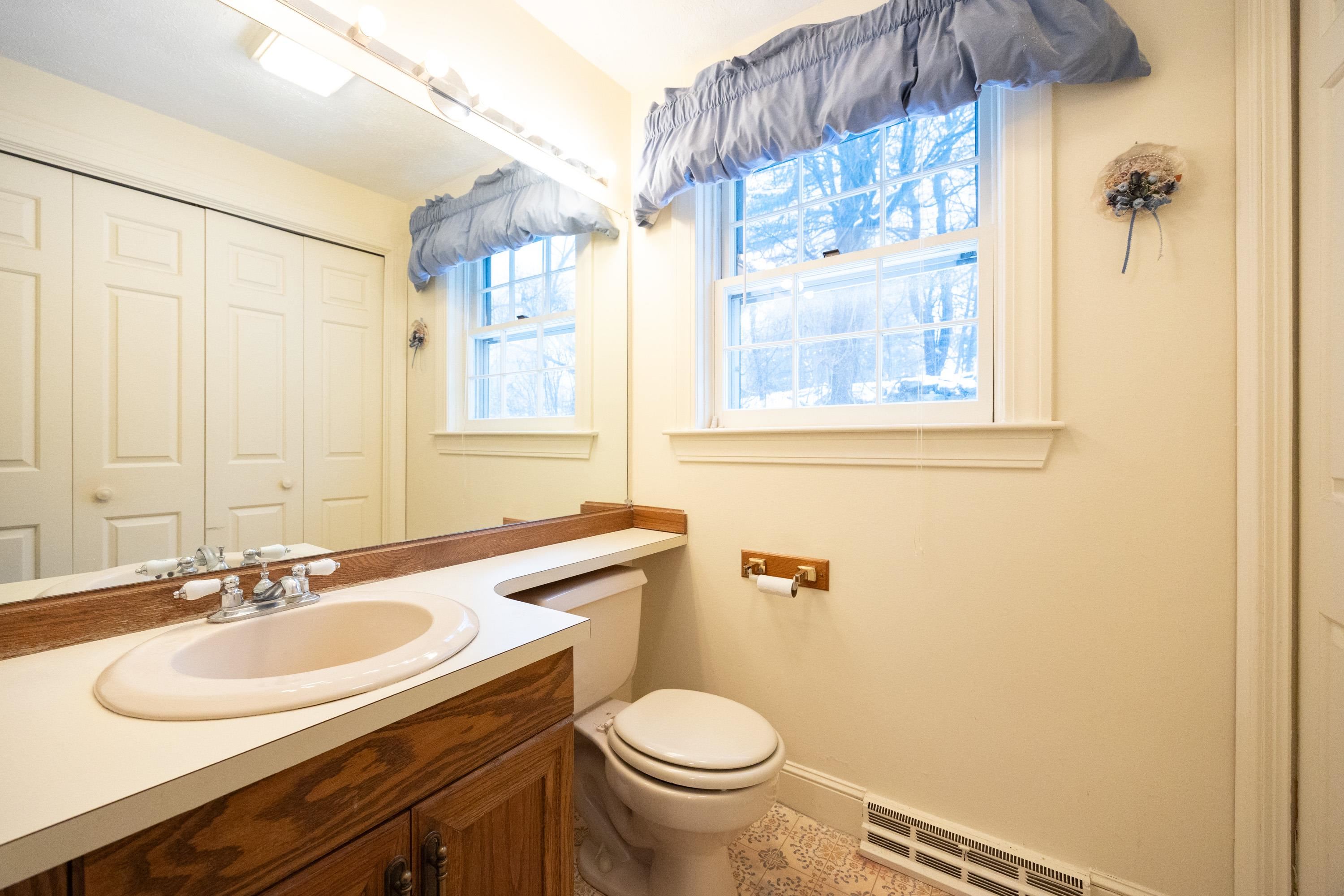 232 Winding Pond Road Londonderry, NH 03053 - Photo 23 of 34