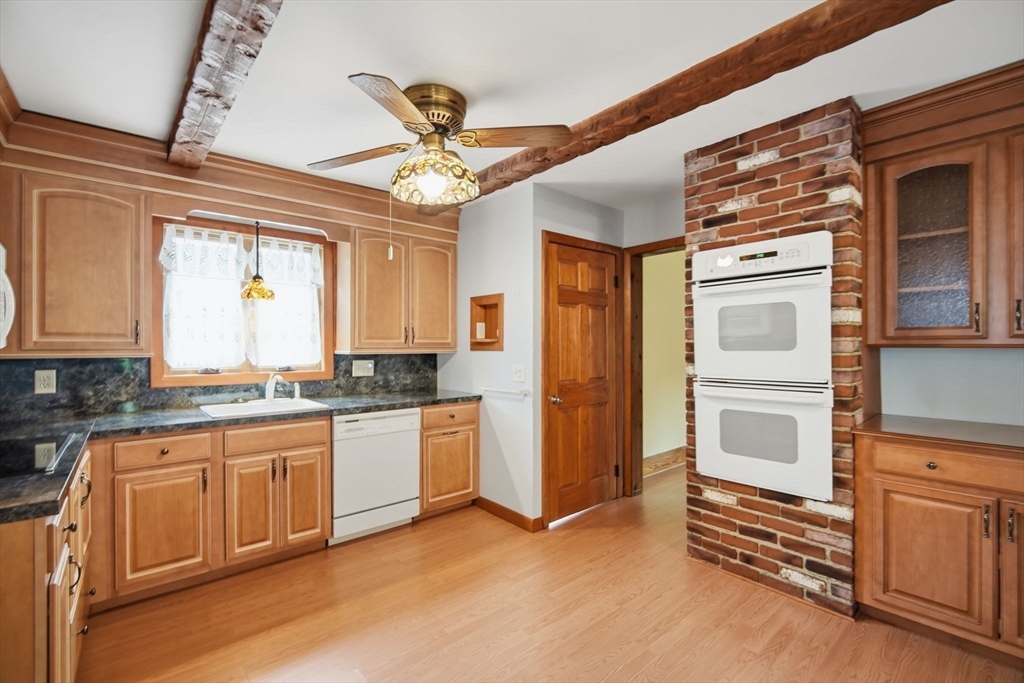 20 Athol Street Springfield, MA 01107 - Photo 15 of 40
