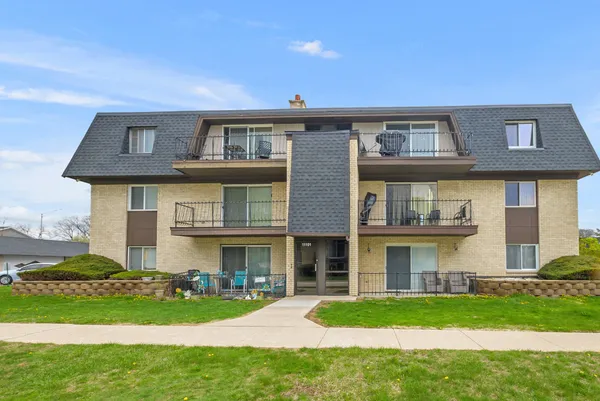 $180,000 | 11101 South 84th Avenue, Unit 3A, Palos Hills, IL 60465