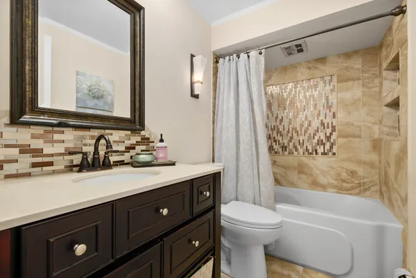 $180,000 | 11101 South 84th Avenue, Unit 3A, Palos Hills, IL 60465