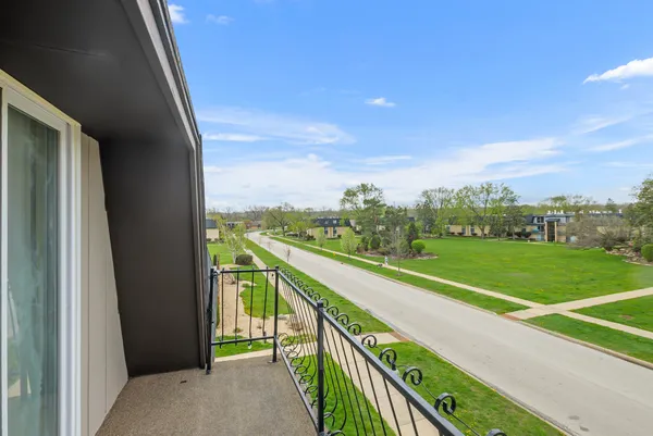 $180,000 | 11101 South 84th Avenue, Unit 3A, Palos Hills, IL 60465