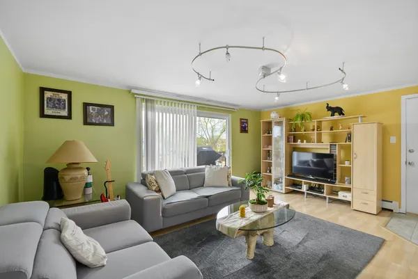 $180,000 | 11101 South 84th Avenue, Unit 3A, Palos Hills, IL 60465