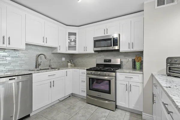 $180,000 | 11101 South 84th Avenue, Unit 3A, Palos Hills, IL 60465