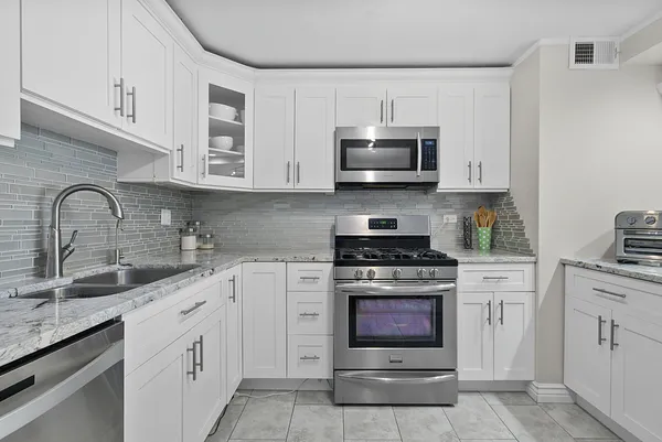 $180,000 | 11101 South 84th Avenue, Unit 3A, Palos Hills, IL 60465