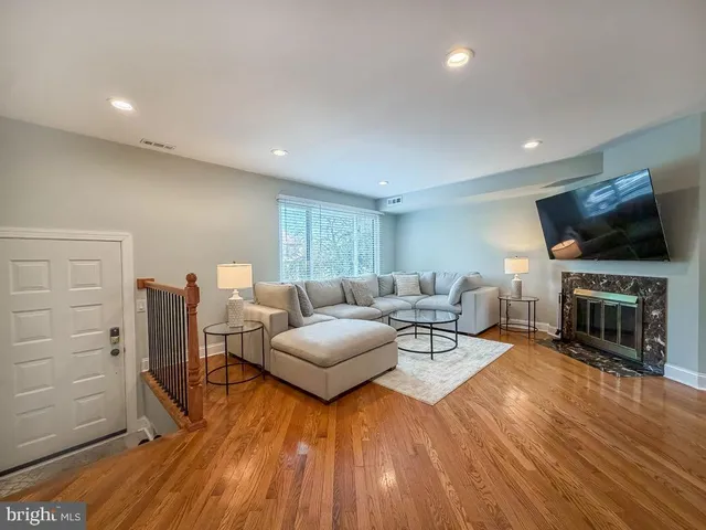 $2,950 | 3253 Durham Place, Holland, PA 18966