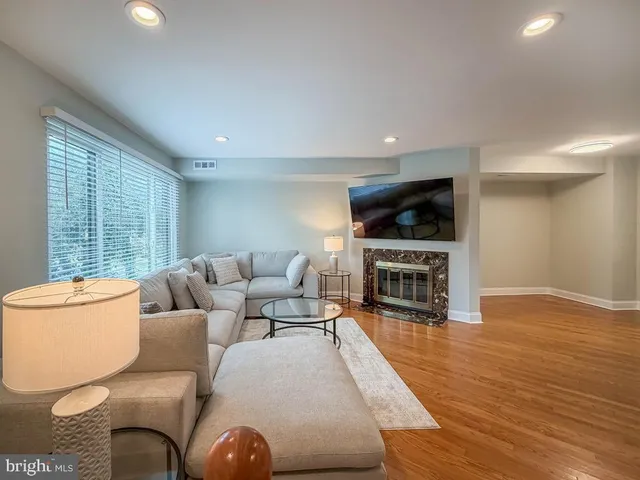 $2,950 | 3253 Durham Place, Holland, PA 18966