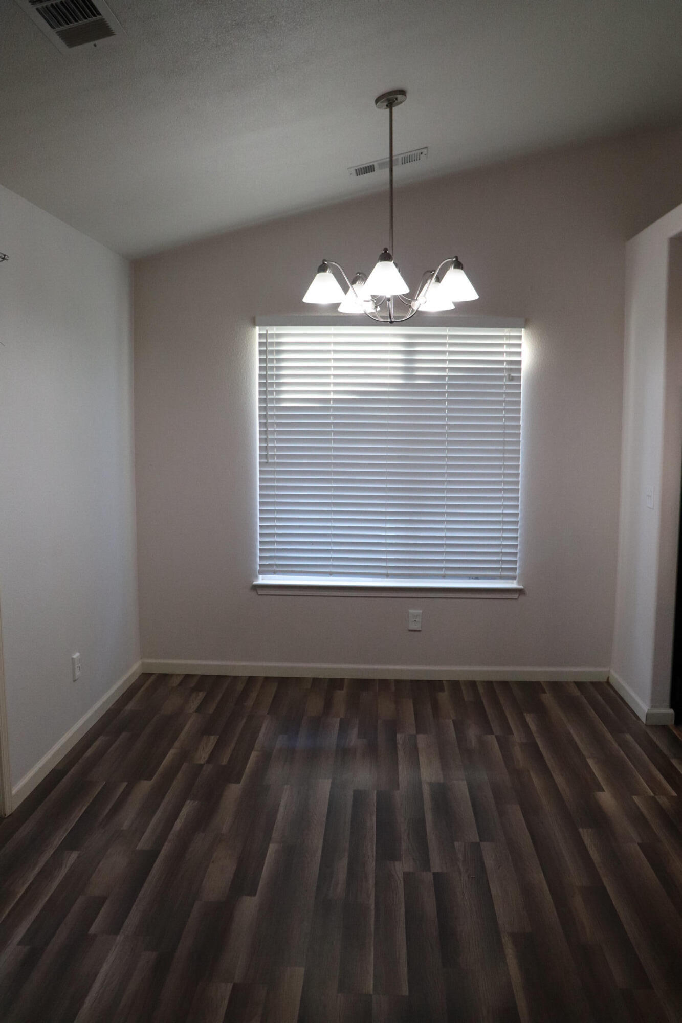 3343 Oak Street Anderson, CA 96007 - Photo 10 of 29 IMG_9727