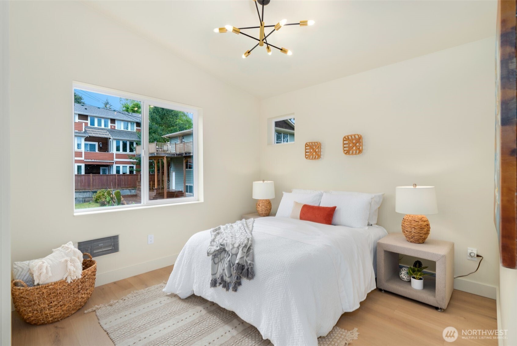 4413 50th Avenue Southwest Seattle, WA 98116 - Photo 16 of 36